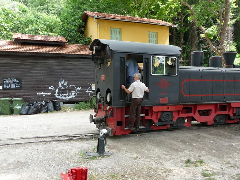 P1000496.JPG -   Rangierten mit der Lok umher  