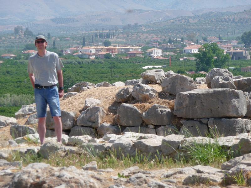 P1000981.JPG -   Tiryns: 4500 Jahre alt. (Die Steine, nicht Franziskus)  