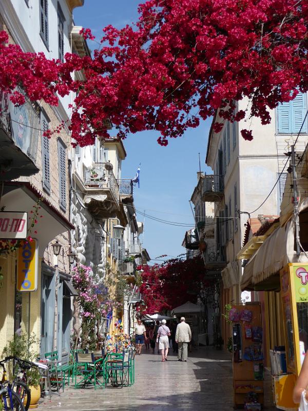 P1000995.JPG -   Straenszene in Nafplio  