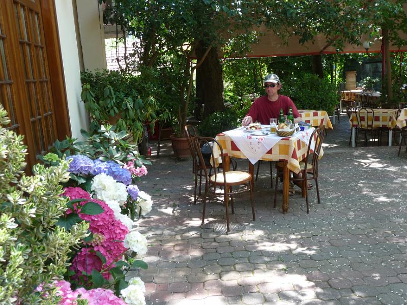 P1010676.JPG -   Meteora: Mahlzeit  