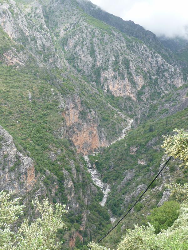 P1010871.JPG -   Exochori: Die Schlucht  