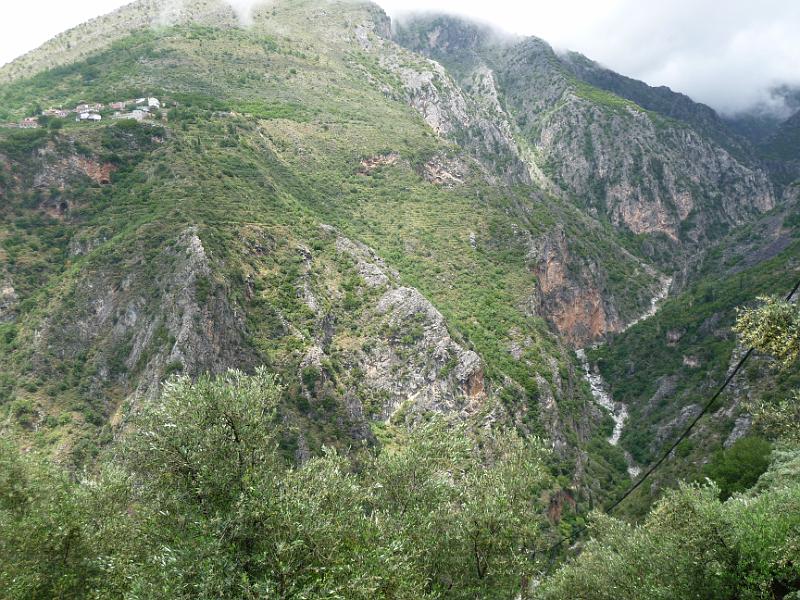 P1010872.JPG -   Exochori: Die Schlucht  