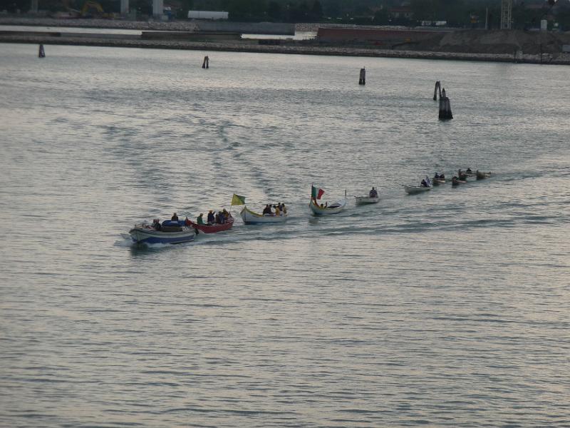 P1010910.JPG -   Einlauf in Venedig: Da war irgendeine Veranstaltung  